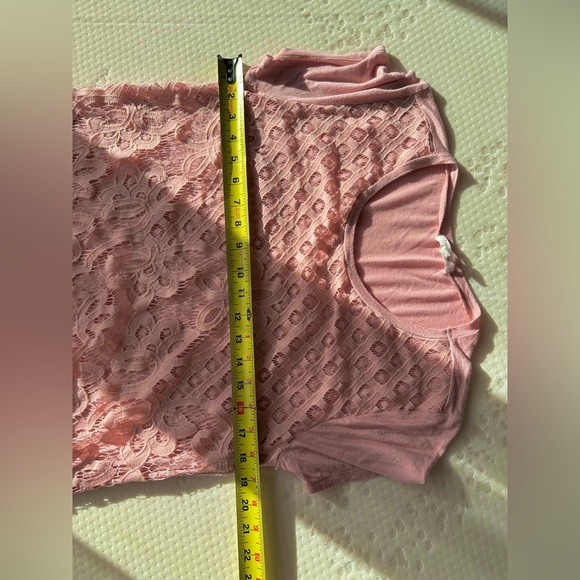 MAURICES Foral Lace Overlay Shortsleeved Blouse Size: Medium - Picture 8 of 8